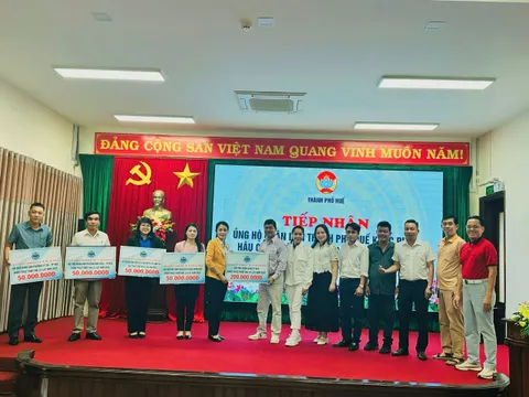 CLB Doanh Nhân Huế tại TP.HCM hỗ trợ 200 triệu cho bà con quê nhà xứ Huế chịu ảnh hưởng trận lũ lịch sử