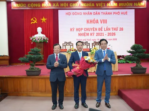 Huế có tân Chủ tịch và Phó Chủ tịch UBND thành phố