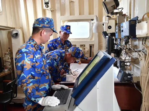 Lữ đoàn 175 huấn luyện và kiểm tra K3, K4 trên biển