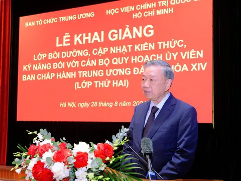 Đào tạo, bồi dưỡng cán bộ là công việc then chốt của then chốt  trong công tác xây dựng Đảng