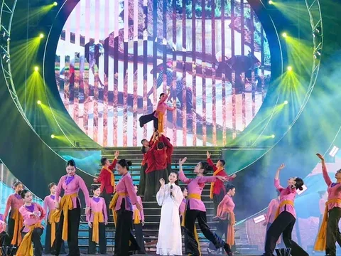 Ấn tượng chương trình nghệ thuật “Hào khí Sông Lam” chào năm mới 2025