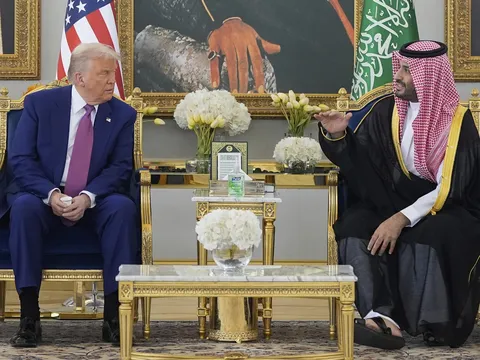 Tổng thống Mỹ thăm Trung Đông: Tiền của bạn, lá chắn của chúng tôi