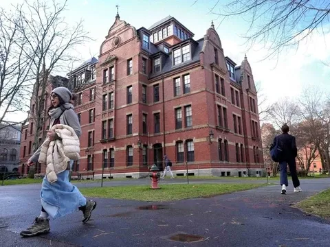 Harvard bị cấm tuyển sinh quốc tế, gần 7.000 du học sinh có thể bị trục xuất