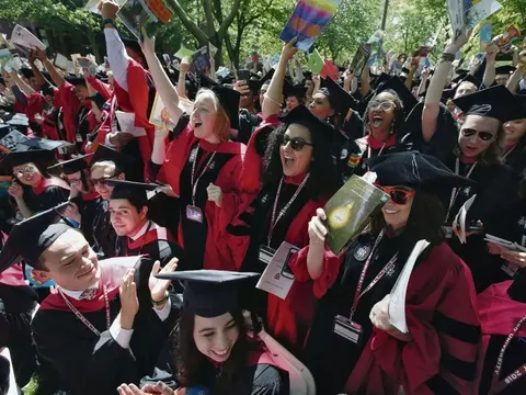 Ông Trump muốn 'truy xuất' danh tính toàn bộ sinh viên nước ngoài của Harvard