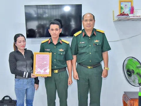 Tỉnh Kiên Giang: Trao tặng nhà đồng đội, nhà đại đoàn kết nhân dịp kỷ niệm 80 năm Ngày thành lập Quân đội nhân dân Việt Nam