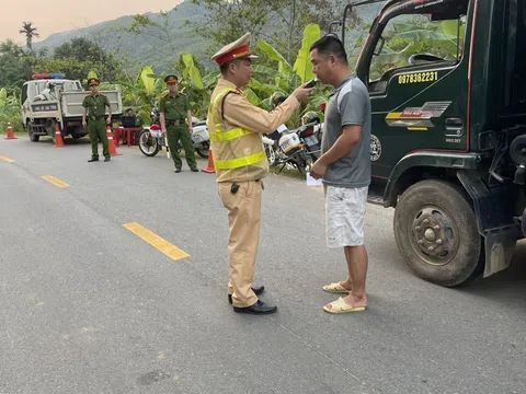 Lào Cai : Công an huyện Bảo Yên tăng cường đảm bảo trật tự an toàn giao thông trong dịp nghĩ lễ 30/4 – 1/5