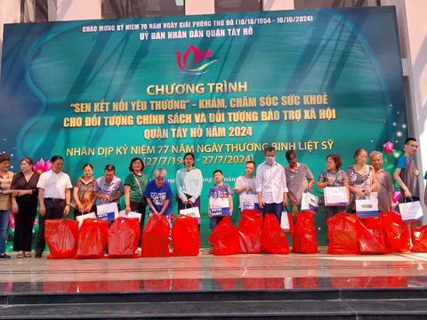 Quận Tây Hồ tổ chức Chương trình “Sen kết nối yêu thương” - khám, chăm sóc sức khỏe cho các đối tượng chính sách