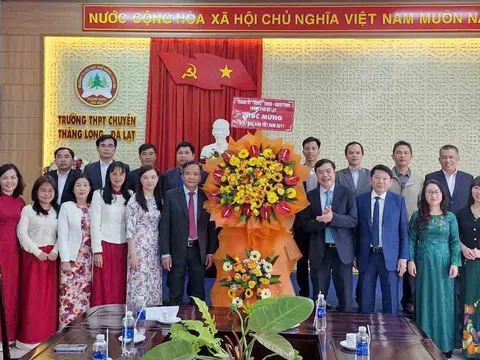 Lãnh đạo TP Đà Lạt thăm chúc mừng Ngày Nhà giáo Việt Nam tại các cơ sở giáo dục