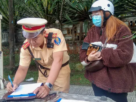 Công an Đà Lạt đồng loạt ra quân lập lại trật tự an toàn giao thông