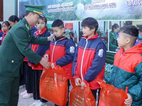 Bộ đội Biên phòng tỉnh Lạng Sơn tổ chức “Chương trình Áo ấm Mùa đông biên giới”