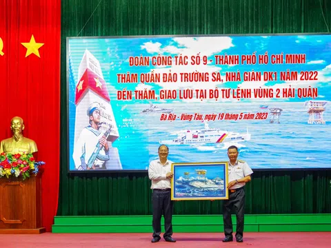 Đoàn công tác số 9 – Thành phố Hồ Chí Minh thăm và giao lưu tại   Vùng 2 Hải quân