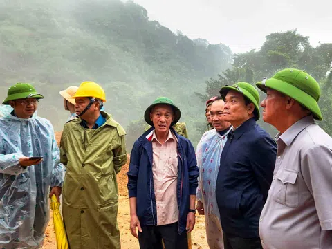 Phó Thủ tướng Chính phủ Trần Lưu Quang có mặt tại hiện trường vụ sạt lở đèo Bảo Lộc