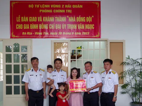 Vùng 2 Hải quân bàn giao nhà đồng đội cho quân nhân có hoàn cảnh khó khăn