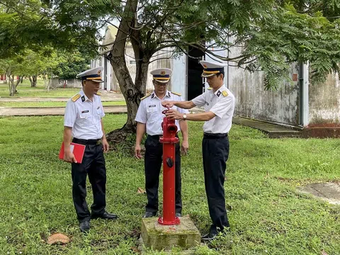 Bộ Tư lệnh Vùng 3 Hải quân kiểm tra đơn vị vững mạnh toàn diện tại Trung tâm Bảo đảm kỹ thuật