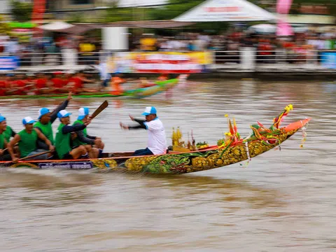 Đua ghe Ngo - Nghi thức tiễn thần truyền thống của người Khmer