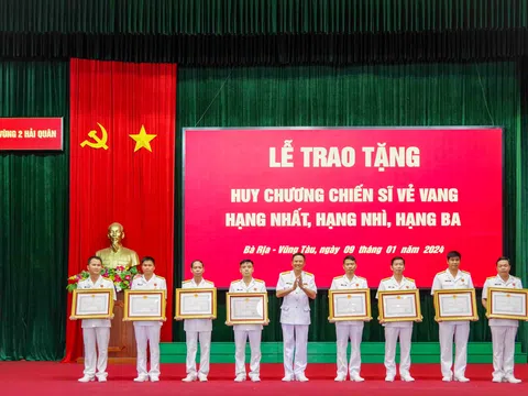 Vùng 2 Hải quân: Trao tặng Huy chương Chiến sĩ vẻ vang