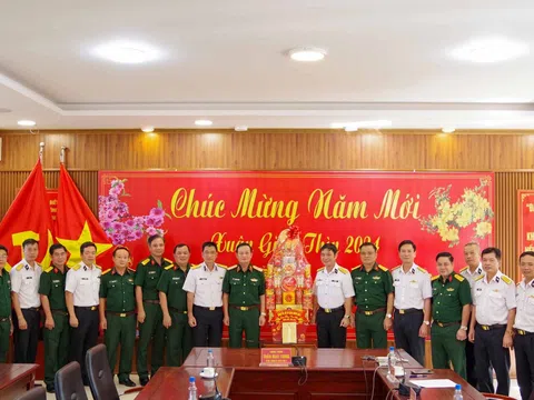 Chính ủy Quân khu 7 thăm, chúc Tết Vùng 2 Hải quân