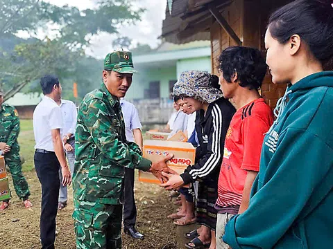 Đồn Biên phòng Ga Ry di dời dân trong đêm khỏi khu vực núi có vềt nứt