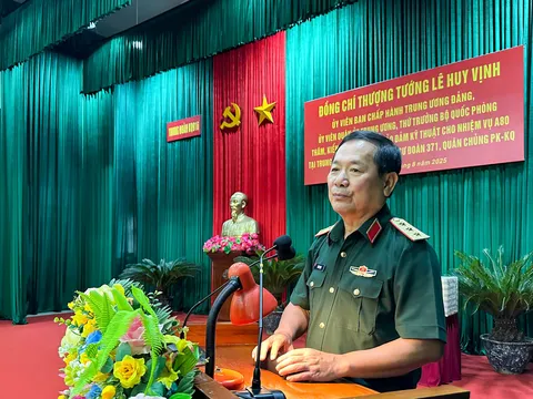 Thượng tướng Lê Huy Vịnh kiểm tra, động viên lực lượng kỹ thuật bảo đảm nhiệm vụ A80