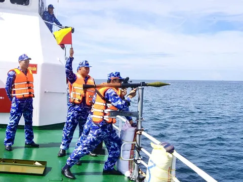 Cảnh sát biển Vùng 2 diễn tập quy mô lớn, hoàn thành xuất sắc khoa mục bắn đạn thật trên biển