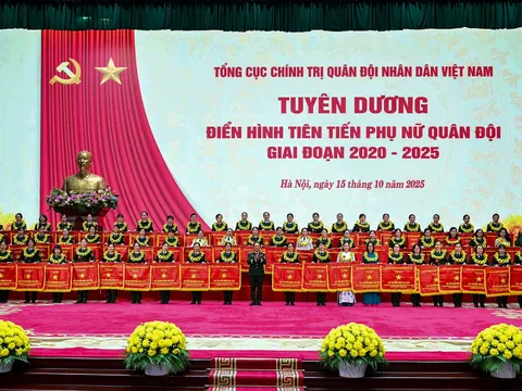 Những bông hoa thép nơi đầu sóng – Niềm tự hào phụ nữ Vùng 2 Hải quân