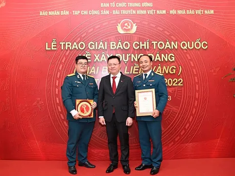 Người lính viết giữa bầu trời