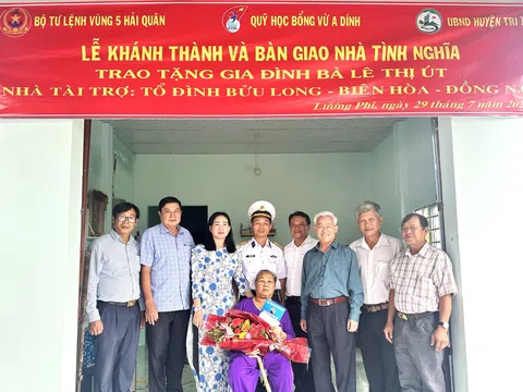 Bộ Tư lệnh Vùng 5 Hải quân bàn giao “Nhà tình nghĩa” tại An Giang