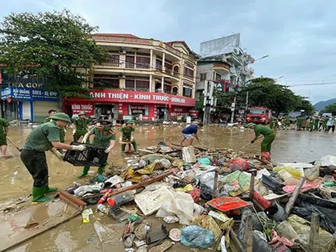 Công an Tuyên Quang: Phát huy sức mạnh cộng đồng, cùng nhân dân thực hiện vệ sinh môi trường sau lũ