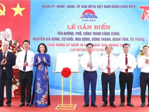 Quận Long Biên gắn biển tuyến đường mang tên danh nhân Nguyễn Gia Bồng