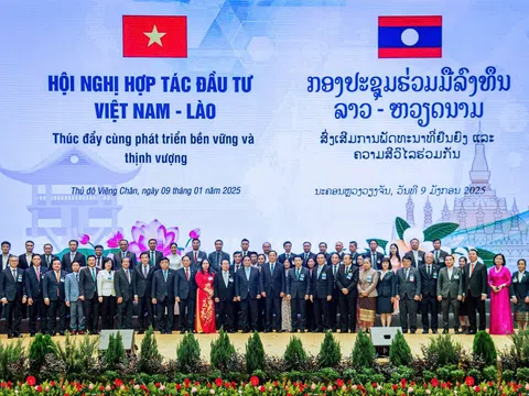 Thủ tướng Phạm Minh Chính và Thủ tướng Lào đồng chủ trì Hội nghị hợp tác đầu tư Việt Nam - Lào 2025