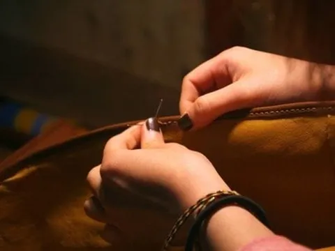 Làm đồ da thủ công - Trào lưu mới thu hút giới trẻ