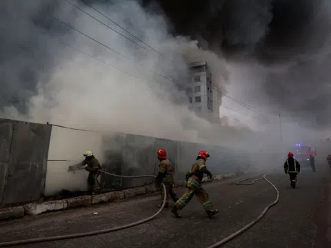 Nhà máy điện hạt nhân lớn nhất châu Âu bốc cháy giữa chiến sự ở Ukraine