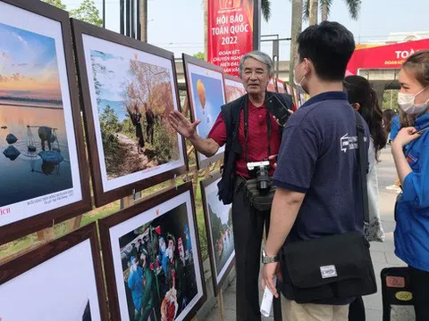 Triển lãm ảnh báo chí ‘Những nẻo đường xuân’