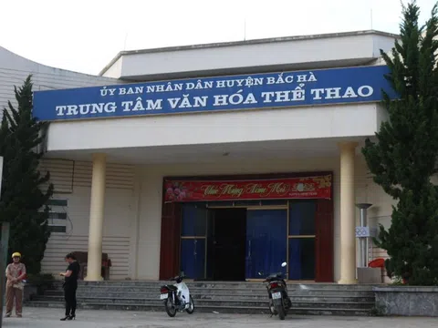 Hai phóng viên gặp nạn trên đường, một người tử vong