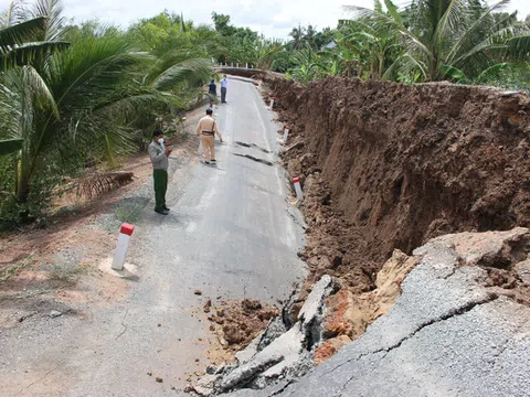 Vì sao đường vừa sử dụng đã lún sâu 5m, vỡ toác như gặp động đất?