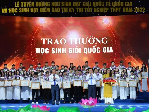 Nghệ An: Tuyên dương 140 học sinh đoạt giải quốc tế, quốc gia và đạt điểm cao Kỳ thi tốt nghiệp THPT 2022