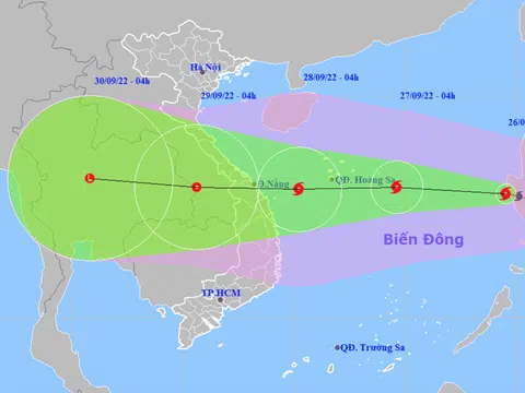 Bão số 4 giật cấp 17 khi áp sát đất liền, miền Trung mưa to từ chiều 27/9