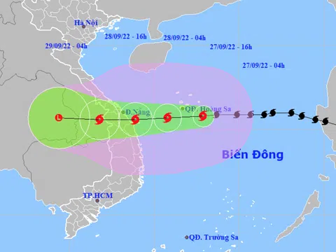 Bão số 4 giật cấp 16 quần thảo tại Hoàng Sa, tiếp tục mạnh lên