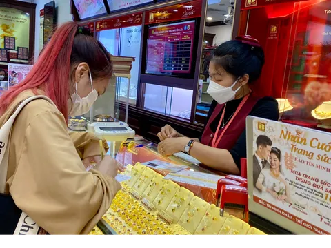 Giá vàng hôm nay (10/10): Vàng trong nước đứng yên