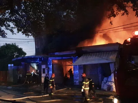 TP Hồ Chí Minh: Cháy lớn kho hàng ở huyện Hóc Môn