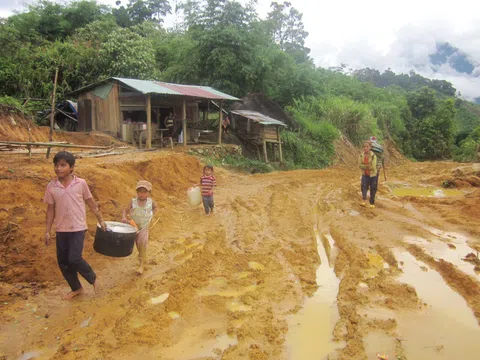 Cuộc chuyển cư ở ngôi làng “trời đánh”