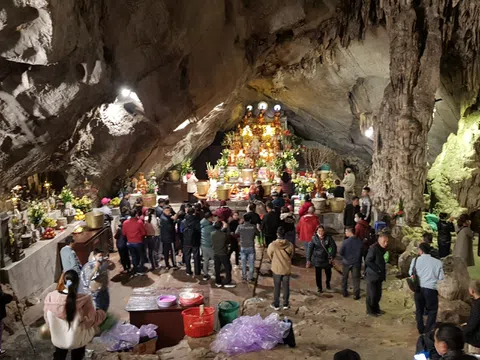 Lễ hội chùa Hương an toàn, văn minh, thân thiện