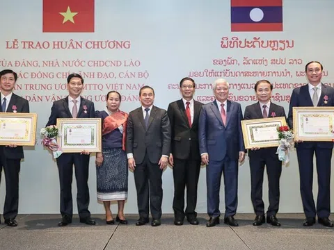 Đảng, Nhà nước Lào trao Huân chương tặng lãnh đạo, cán bộ Mặt trận Tổ quốc, Ban Dân vận Trung ương