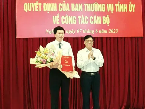 Nghệ An công bố quyết định bổ nhiệm Chánh văn phòng Tỉnh ủy