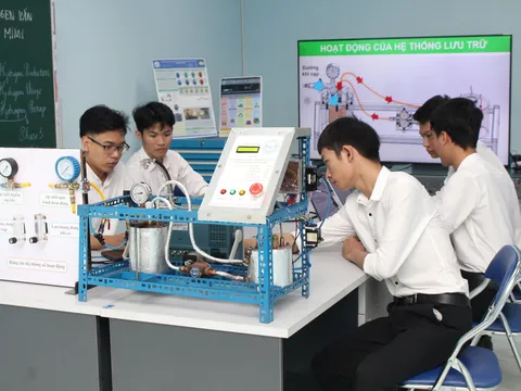 Học phí ngành Công nghệ thông tin đồng loạt tăng mạnh, có trường gần 200 triệu đồng/khóa