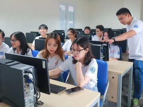 Bộ GD&ĐT “siết” đầu vào ngành Luật từ 2025: Không đạt 60% điểm thi, không được học