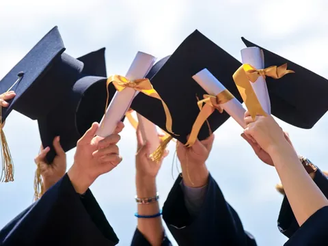 Ngành Luật dẫn đầu điểm sàn xét tuyển đại học 2025