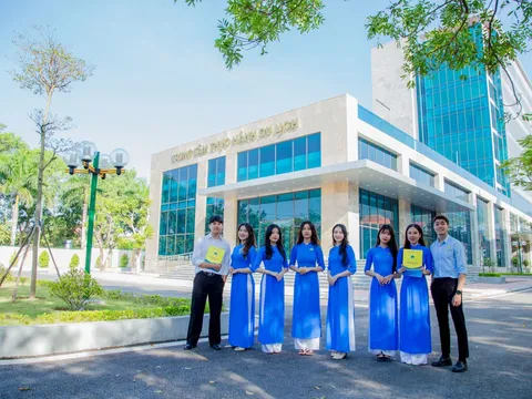 Bất ngờ với điểm chuẩn 27,32 điểm của ngành Sư phạm Ngữ văn