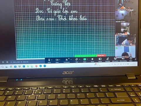 Nhiều trường ở Hà Nội tiếp tục học trực tuyến do mưa ngập kéo dài