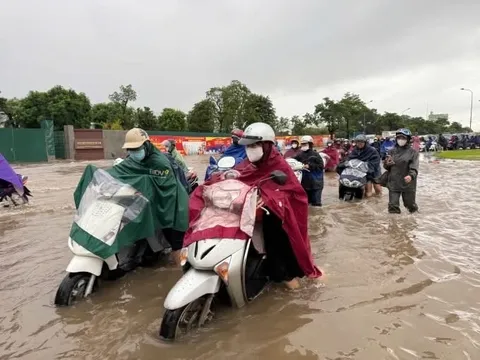 Không khí lạnh tràn về, Hà Nội và nhiều địa phương xuất hiện mưa dông cục bộ